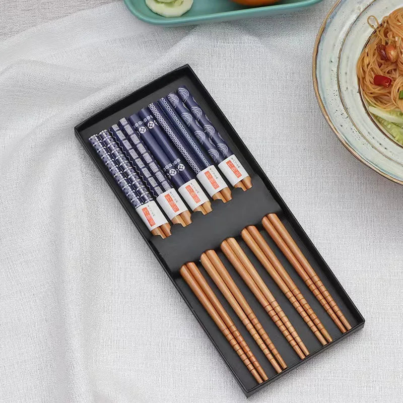 Bamboo chopsticks set with assorted designs – 5 pairs
