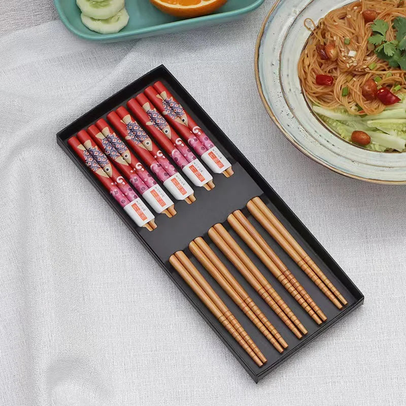 Bamboo chopsticks set with assorted designs – 5 pairs