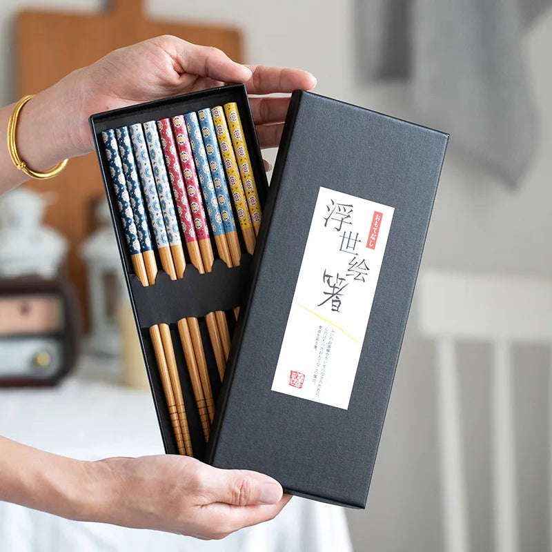 Bamboo chopsticks set with assorted designs – 5 pairs