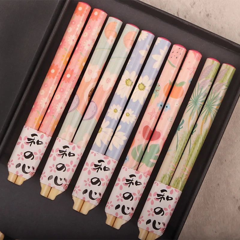 Bamboo chopsticks set with assorted designs – 5 pairs