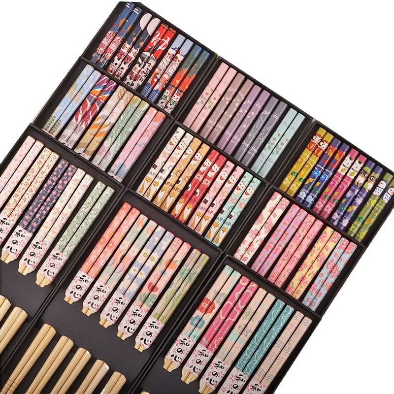 Bamboo chopsticks set with assorted designs – 5 pairs