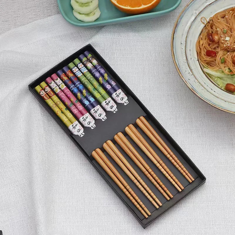 Bamboo chopsticks set with assorted designs – 5 pairs