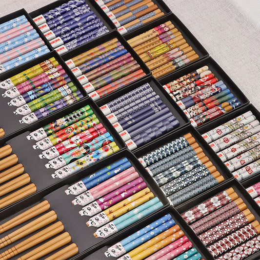 Bamboo chopsticks set with assorted designs – 5 pairs