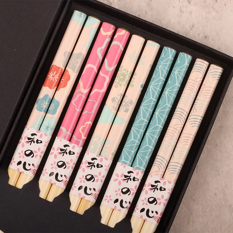 Bamboo chopsticks set with assorted designs – 5 pairs