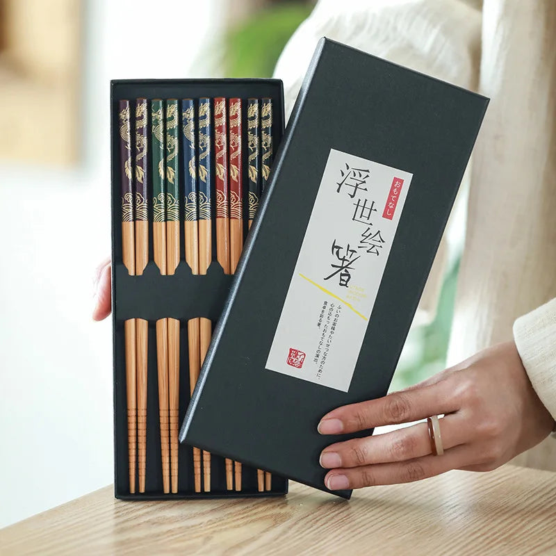 Bamboo chopsticks set with assorted designs – 5 pairs