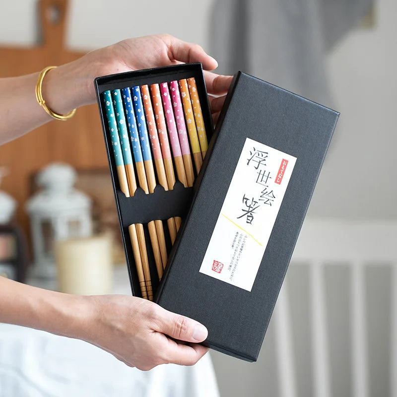 Bamboo chopsticks set with assorted designs – 5 pairs